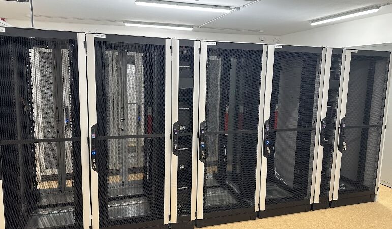 Titelbild - Angebot - Server-Racks